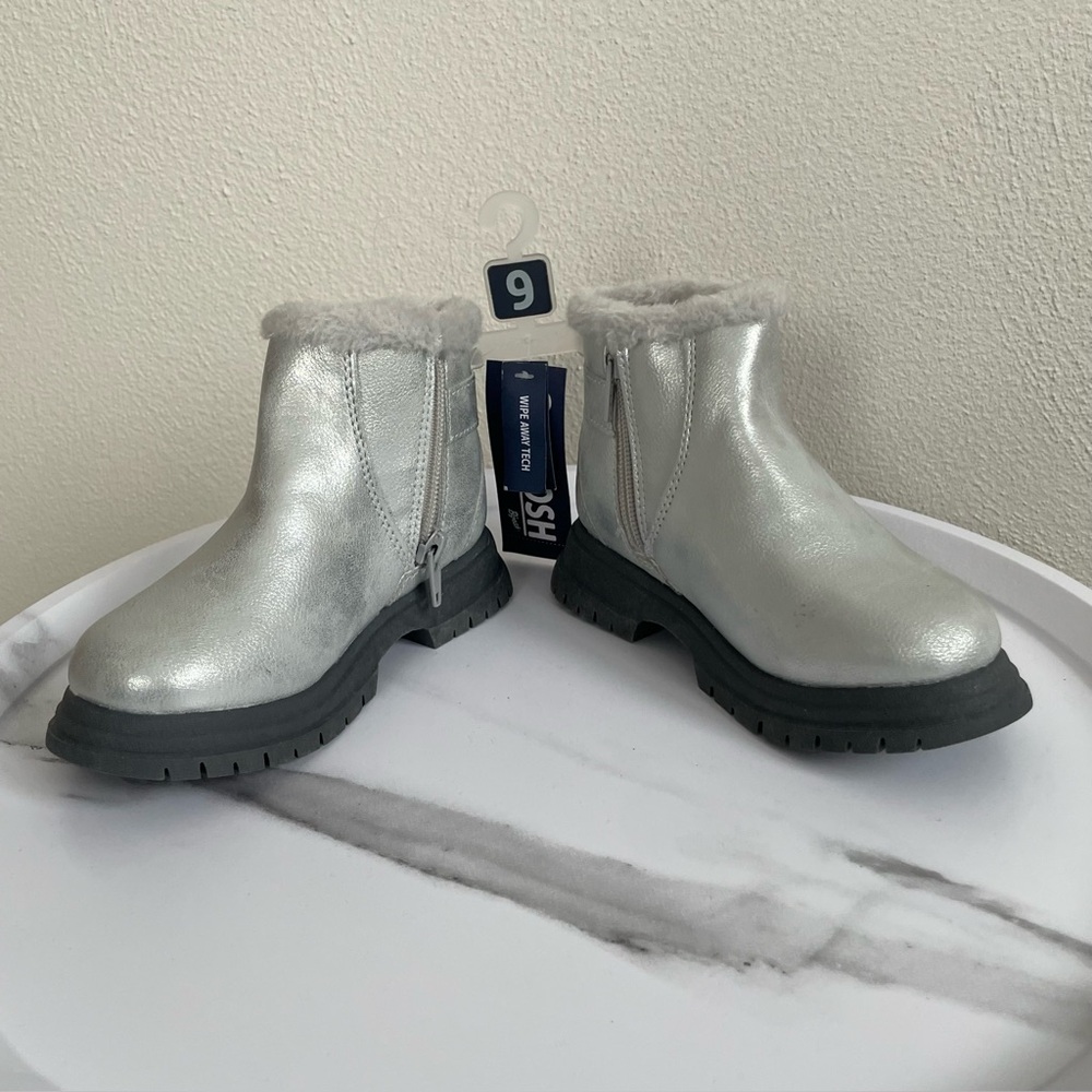 NWT OshKosh B'Gosh Silver Fashion Boot Faux Fur Lined